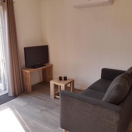 Vakantiechalet Huisje Onder De Toren أوستكابيلي المظهر الخارجي الصورة
