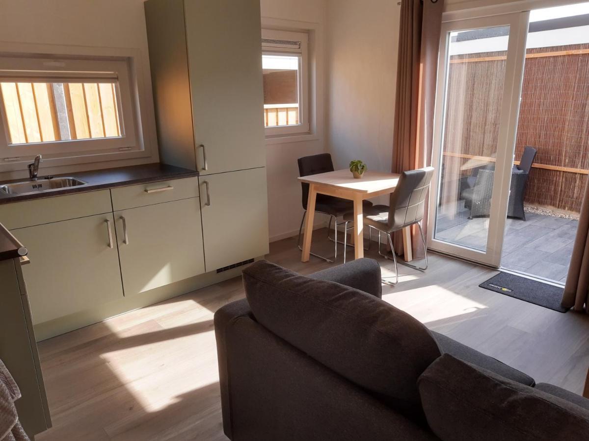 Vakantiechalet Huisje Onder De Toren أوستكابيلي المظهر الخارجي الصورة