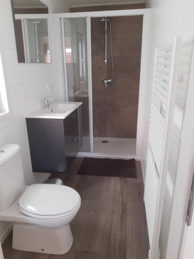 Vakantiechalet Huisje Onder De Toren أوستكابيلي المظهر الخارجي الصورة